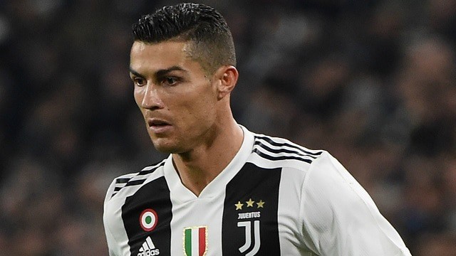 Ronaldo 1 trong 10 cầu thủ giàu nhất thế giới