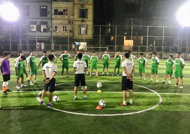Học đá bóng ở Hà Nội